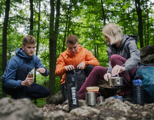 Oczyszczacz wody outdoorowy – bezpieczeństwo w każdej sytuacji
