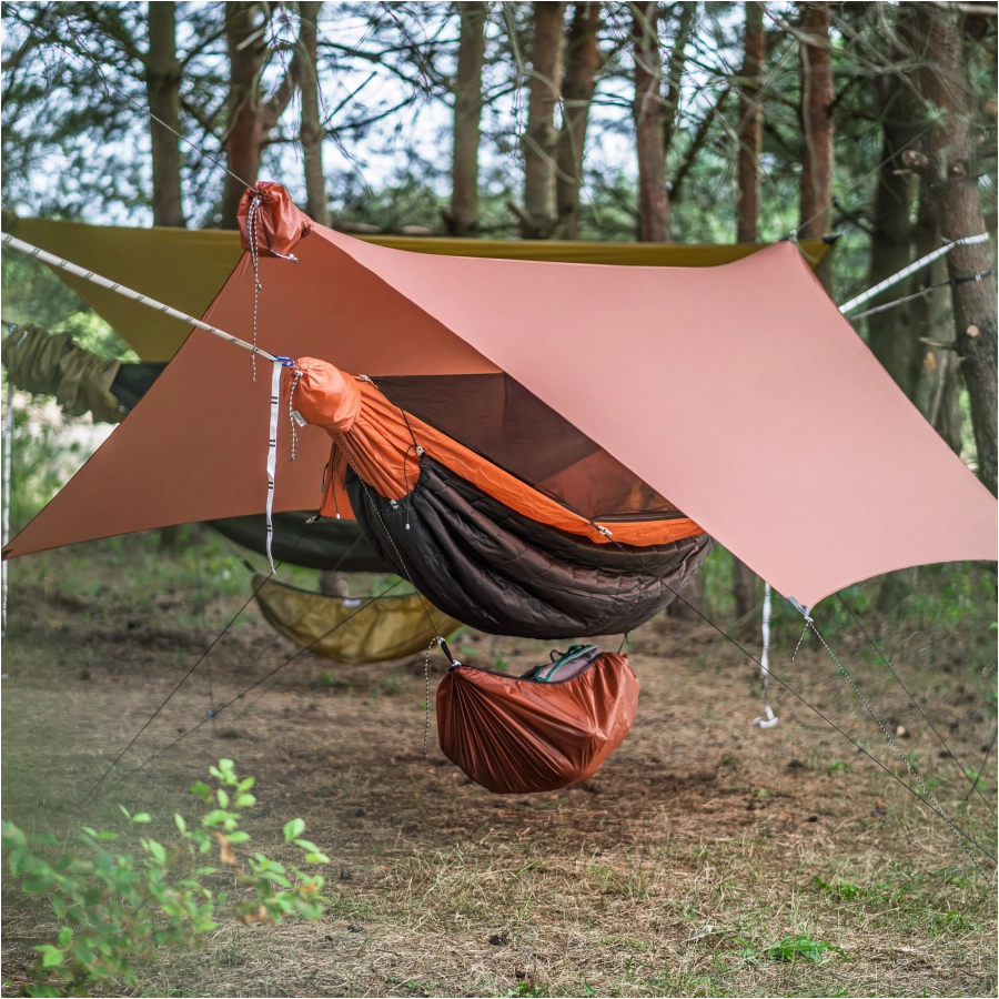 Lesovik HEKSA czerwony – praktyczny tarp hamakowy